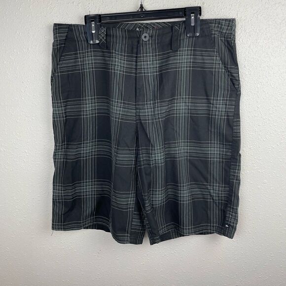 Quicksilver Shorts Size 36 EUC - Picture 1 of 6